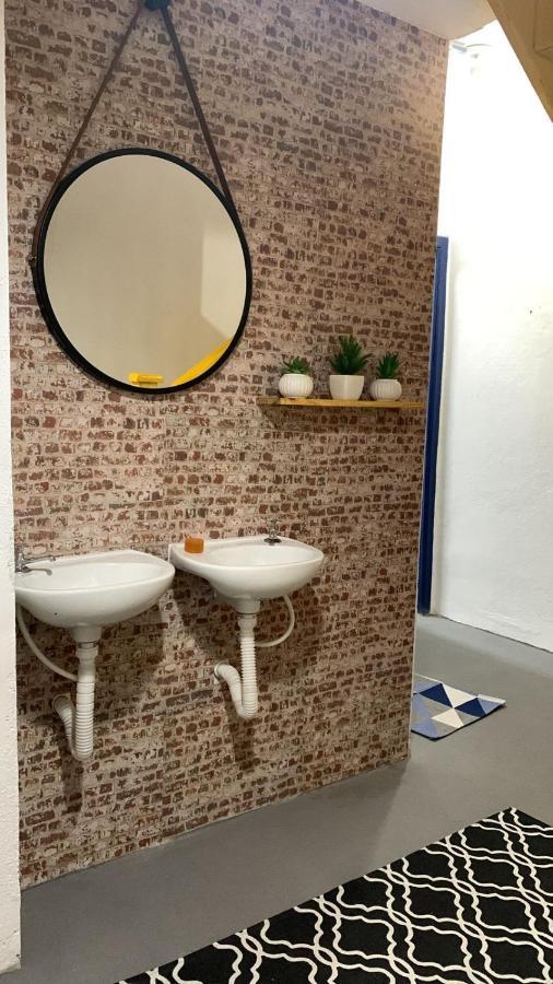 Vilarejo Hostel Pinheiros Guest House เซาเปาโล ภายนอก รูปภาพ